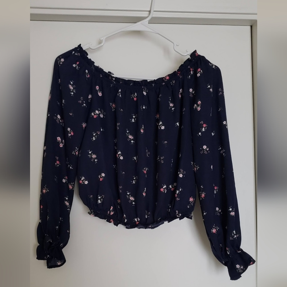 Very cute floral top by Arizona Jeans Co.